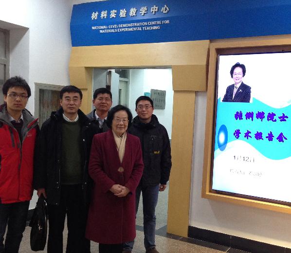 访问期间与国产色情视频教师合影